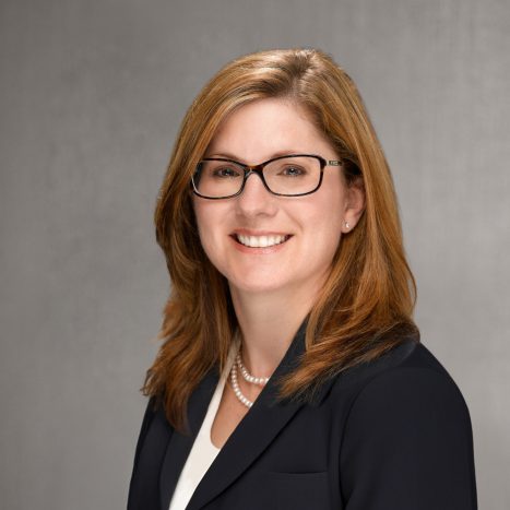 Elizabeth Collins Headshot